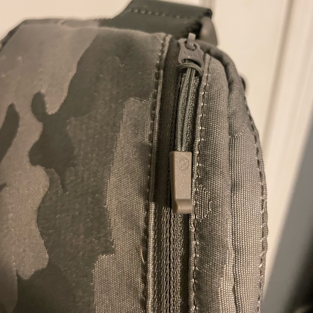 NWOT Lululemon Athletica Camo Belt Bag - Picture 2 of 8